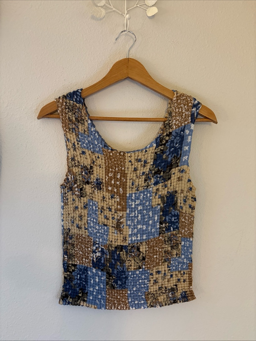 Patchwork Crinkle Top O/S Earthy Brown Blue Floral Plisse Popcorn Sleeveless Y2K